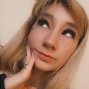 Meet your Posher, Larissa